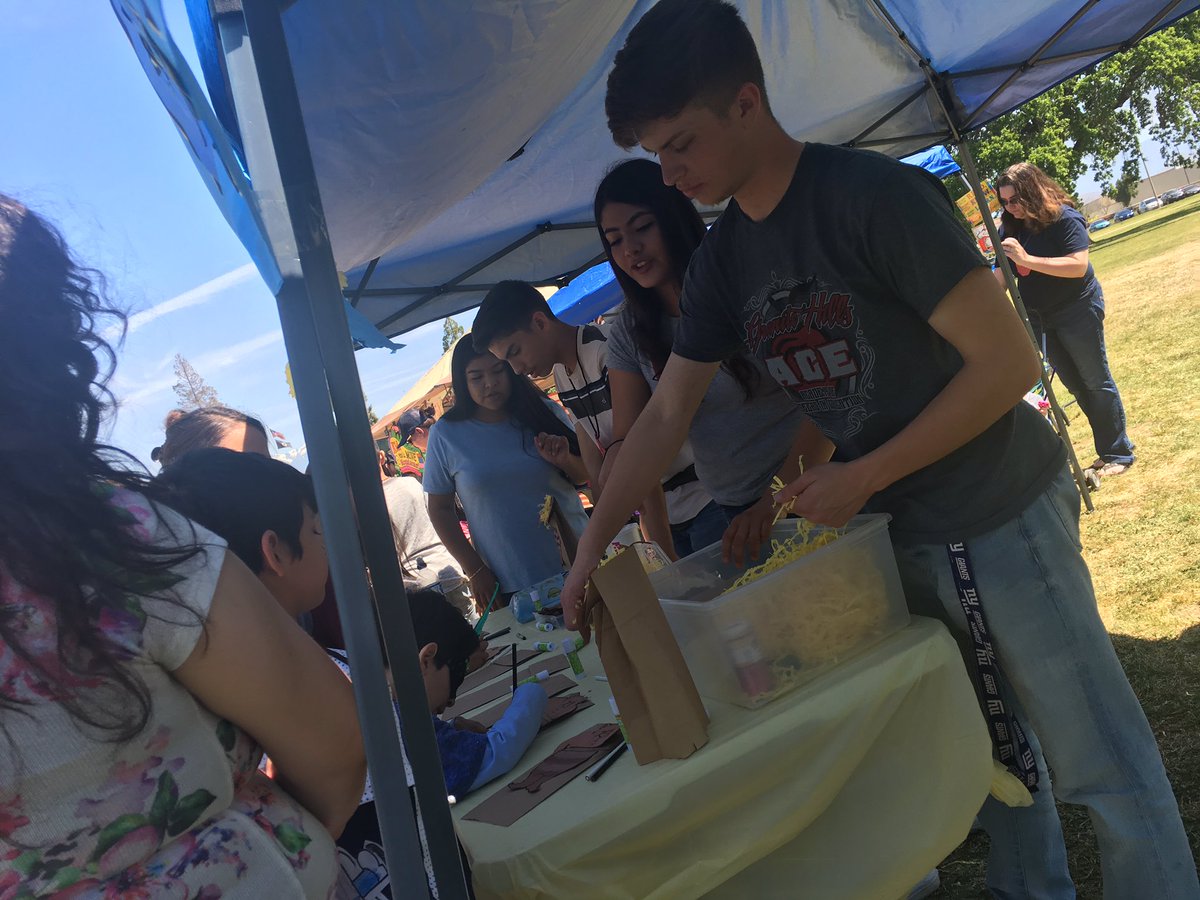 WPE_principal's tweet photo. A big thanks to ACE Pathway students: Marcy, Daniel, Marisol, &amp; Joseph for helping out at West Putnam’s booth during  Porterville Celebrates Reading!#GrizzlyPride #WPEaglesSoar https://t.co/YJwEzAMdoc