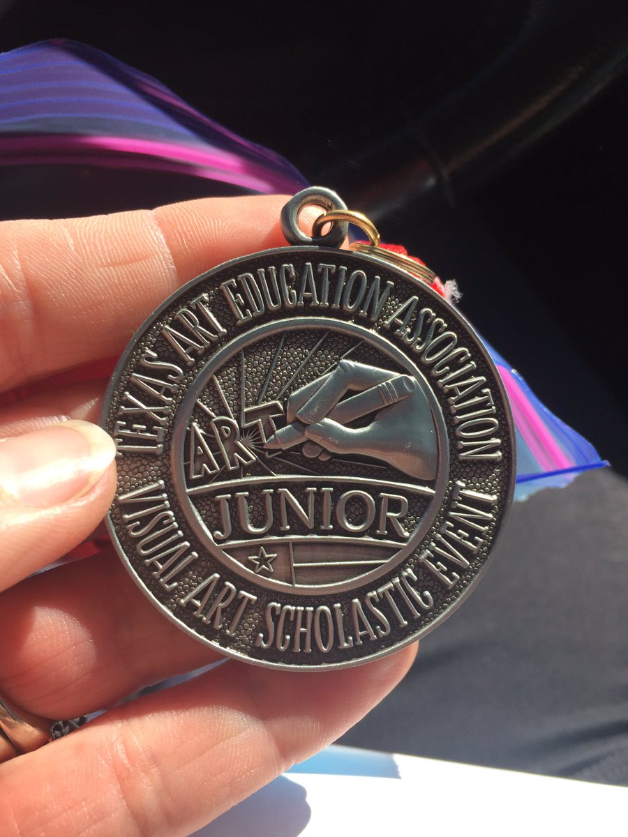 thomaslovesart1's tweet photo. We did it! 8 pieces entered into jr VASE AND ALL 8 got a 4 ranking (out of 1-4, the best) and two got the top 10% platinum award!!!! #IamDSISD #wearedsms #thomaslovesart1 #jrvase #1styear https://t.co/tF7x2ylF1V