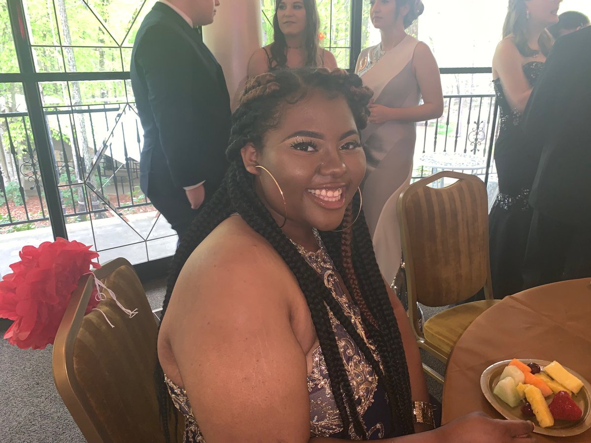 DavidsonECHS's tweet photo. Prom 2019 ⁦@dcsnc⁩ #owlssoar https://t.co/iADXa6HWYk
