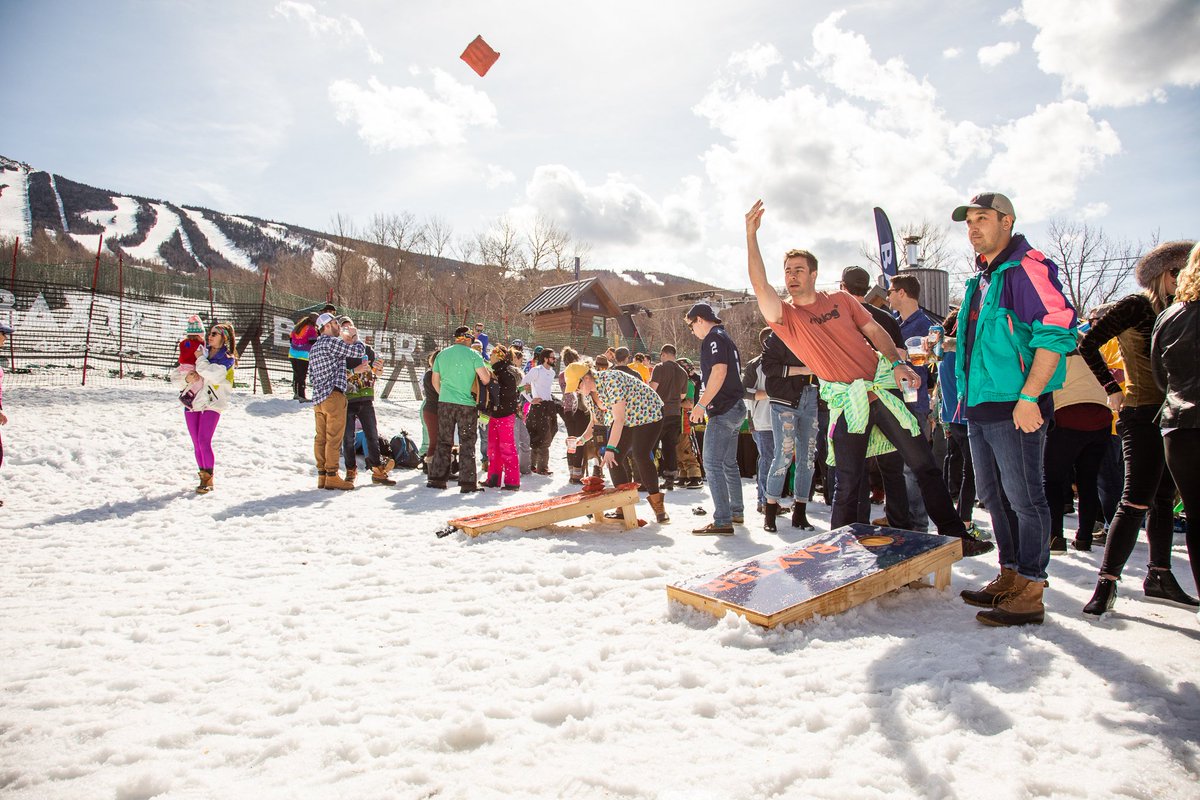 SugarloafMaine's tweet photo. With an abundance of sunshine and good vibes, the Reggae festivities on the Beach this afternoon were some of the best in recent memory. #TheLoaf #SLReggaeFest #goodvibes https://t.co/IwA7C7mW5B