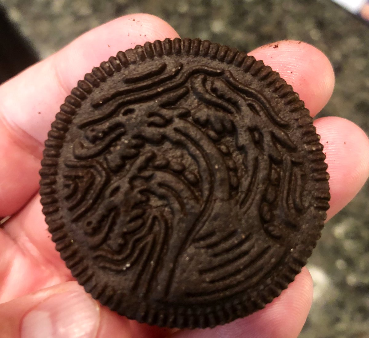 Bdrumm_OUI's tweet photo. Oreos out here #Throning! Take a look at these #GameOfThrone Oreos ! #WinterIsHere https://t.co/TEJLhmaJbx