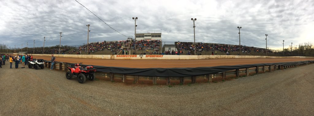 UndergroundSp29's tweet photo. Jonathan Davenport wins heat 1 in Super Late Model!! @Hagerstownspdwy @NO_BS_Sports @WBGRSports https://t.co/R6z3XvwzWn