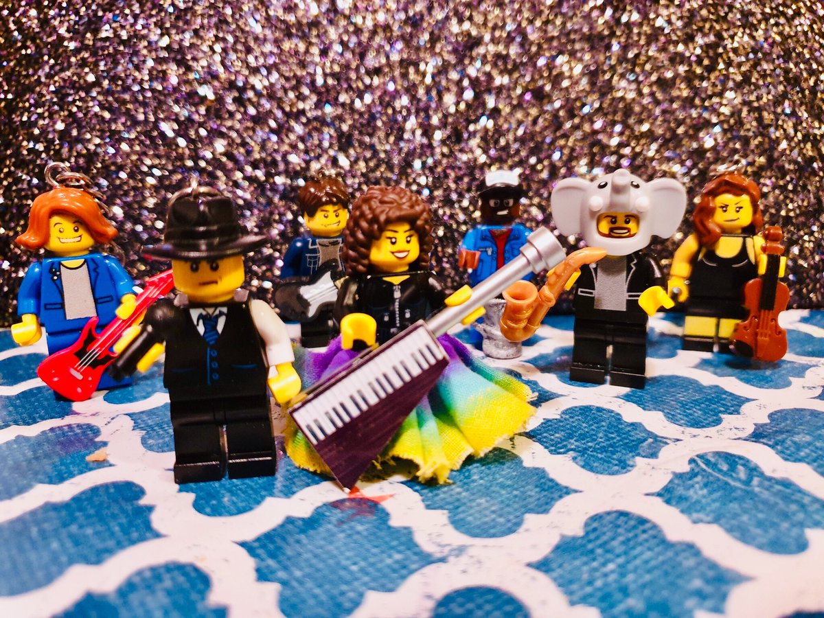 OperationSpark2's tweet photo. Always lovely to get the Lego (and human) gang together ❤️😂✨✨ #arcadefire #operationsparkles #winbutler #reginechassagne #willbutler #richardreedparry #stuartbogie https://t.co/XkNor2aHpO