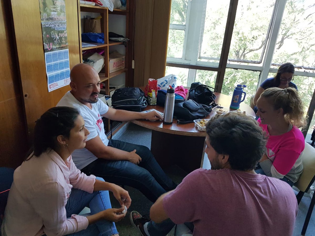 ViviCordobaFP's tweet photo. #Instructorado #FormaciónProfesional
#Hoy nos encontramos con los talleristas del Instructorado de la sede #SantaFe y #Reconquista. Compartimos distintas experiencias de trabajo en el territorio y seguimos potenciando la matriz lúdica como formato de construcción pedagógico.👏👍 https://t.co/2C9jutc4PH