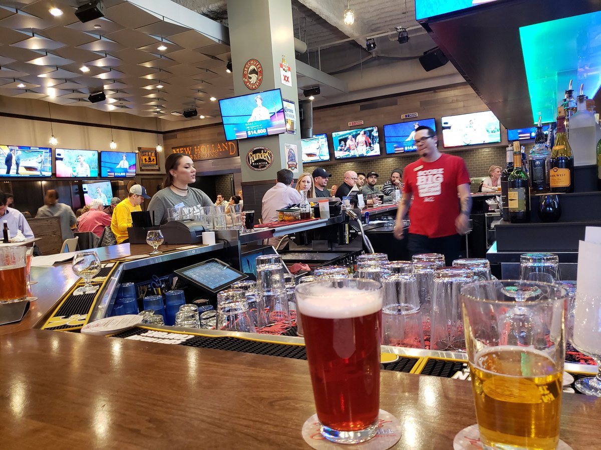 PhoenixRefrig's tweet image. First visit to the new downtown #GrandRapids @bigEsportsgrill. #Wings