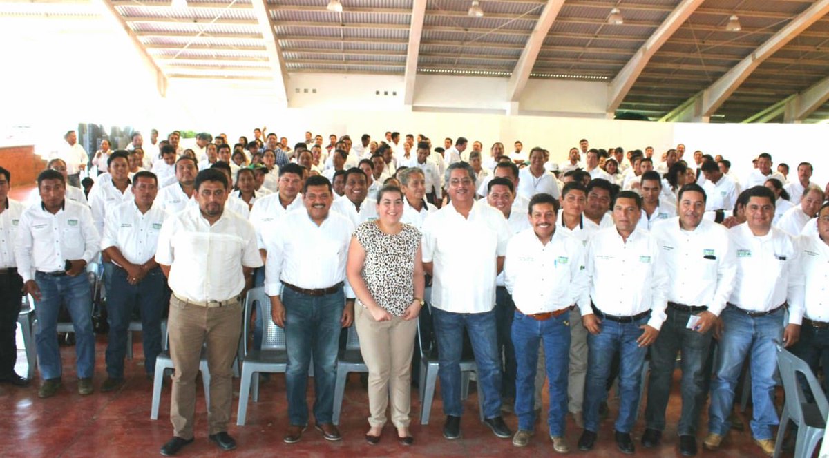 TabascoJavier's tweet photo. Por ello, el día de hoy estuvimos en las instalaciones del Casino Municipal de Teapa, agradecemos la presencia de la alcaldesa Tey Mollinedo Cano en esta reunión de seguimiento con técnicos y facilitadores. https://t.co/blj6bx5fL5