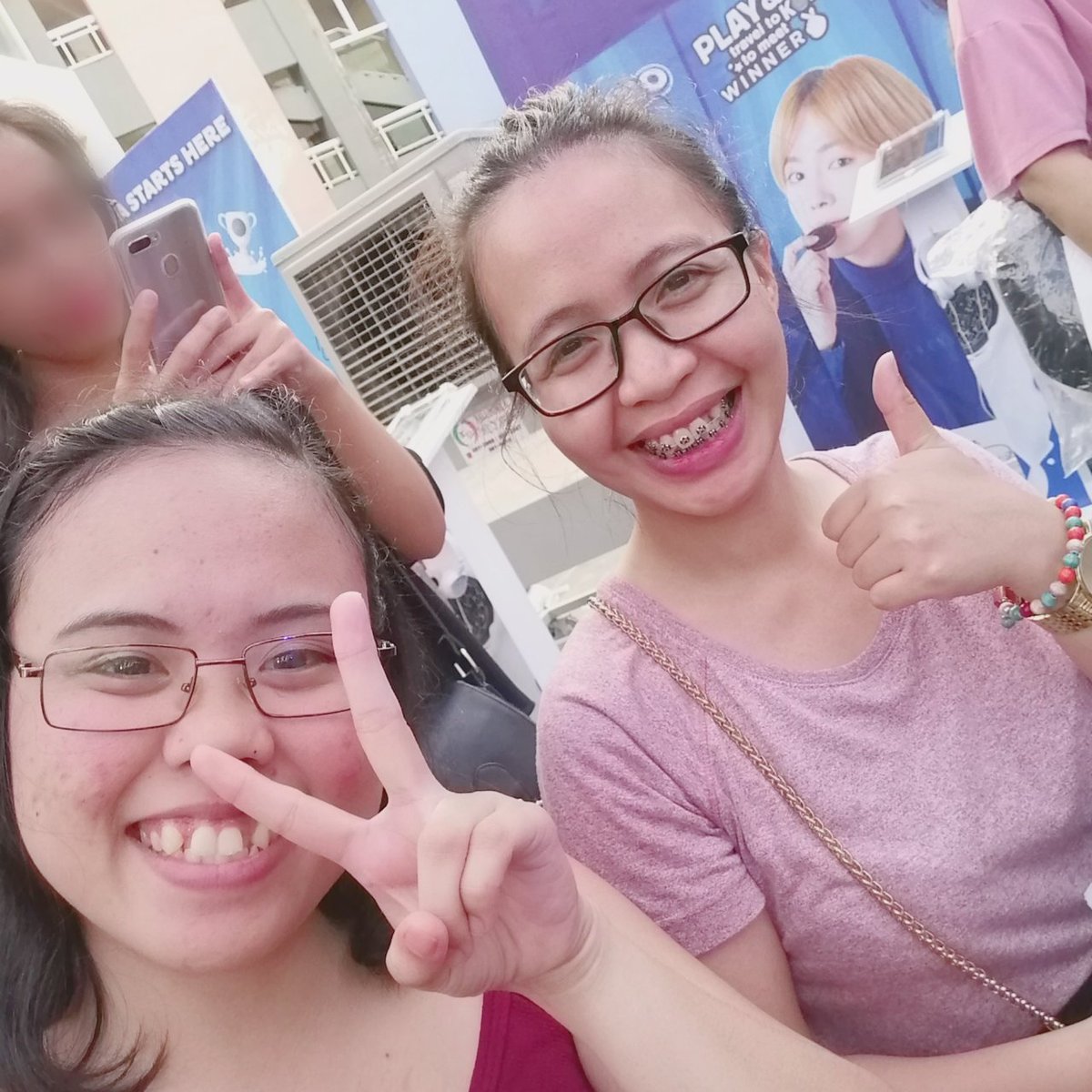 meowinglyzza's tweet photo. Created memories with ICs I met onsite, and looking forward for more gatherings with 'em all. 💙💙💙💙 #WINNERxOreoPh #INNERCIRCLE #innercirclePH #InnerCircleIsOreoPeople https://t.co/PqIHOIXDMb