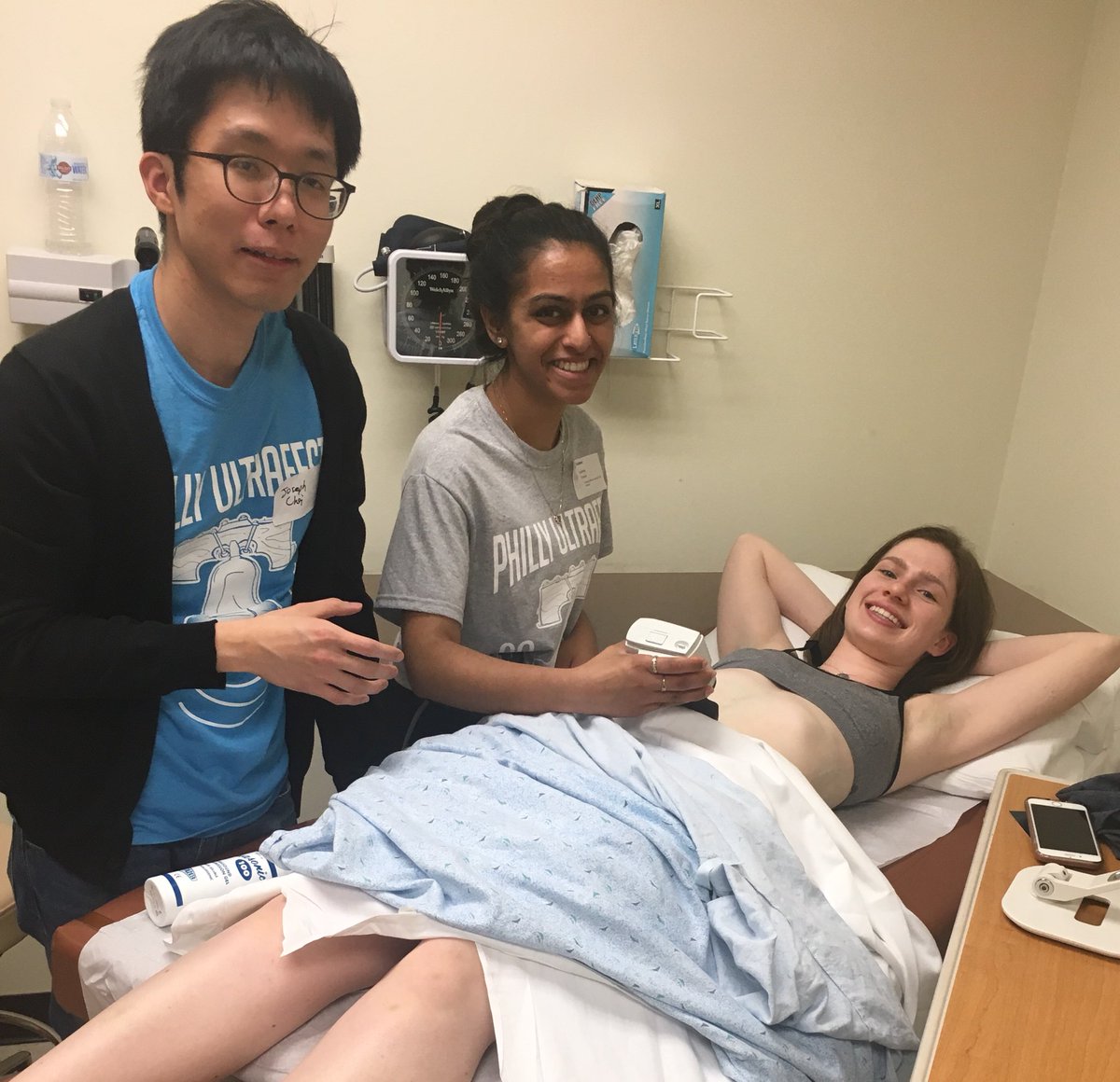 Teaching ultrasound requires a free hand to point out image quality with Clarius wireless <a href="/clariusmhealth/">Clarius</a> Thank you <a href="/PhillyUltrafest/">PhillyUltrafest</a> <a href="/jeff_sono/">Jefferson Ultrasound</a> <a href="/JeffEMRes/">Jefferson EM Residency</a>