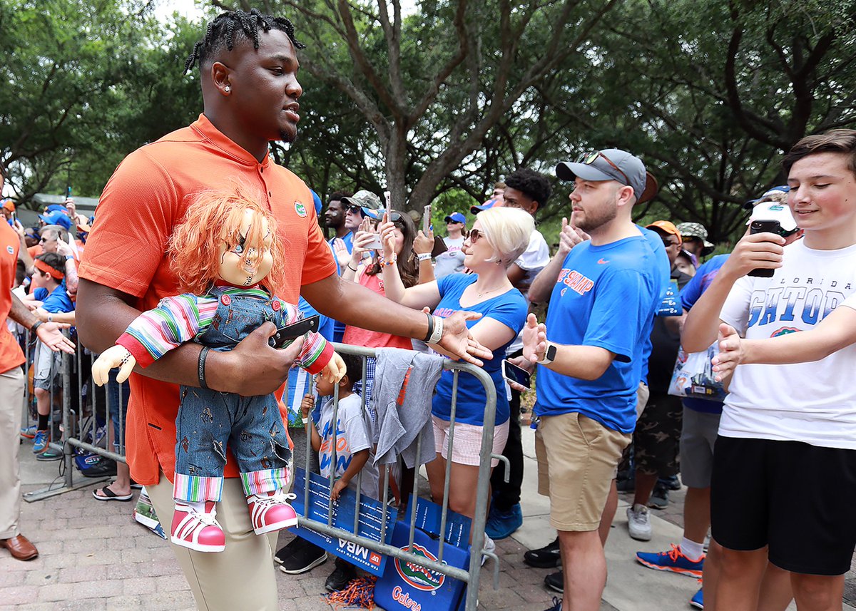 Tim_Yocum's tweet photo. .@ChuckyUF is a popular guy around Hogtown. #GoGators #WeChompWeekend #OBGame https://t.co/hMQdkzLZ4i