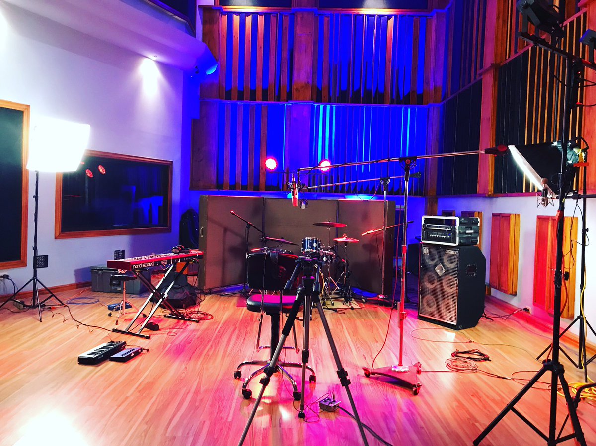 TBeagirls's tweet photo. The BeaGirls Live Session! 🐞 calleunorecordingstudio https://t.co/EsDmZ7J5NG