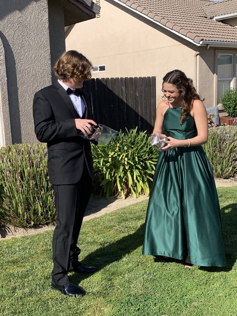 Brittneyhelm_'s tweet photo. Prom lol. https://t.co/czKSD4ha5j
