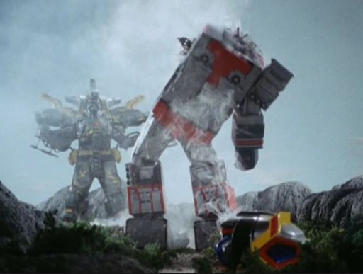 最近は「大破する戦隊ロボ」の作品って見なくなったなぁ…(´ー