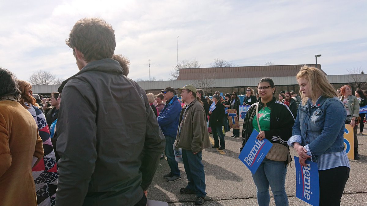 EpicMango1's tweet photo. #Bernie2020 #BernieInWarren https://t.co/Q6GlabMUaG