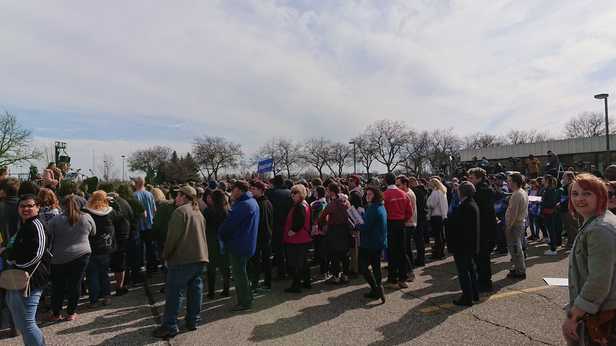 EpicMango1's tweet photo. #Bernie2020 #BernieInWarren https://t.co/Q6GlabMUaG