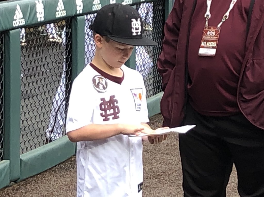 johncross2014's tweet photo. Thanks for great memories as Kids Captain at Super Bulldog Weekend 2019.  @BlairEBatson @HailStateBB @jakemangum15 @Elijahm_2 @lemo22 https://t.co/r41rpuhKGi
