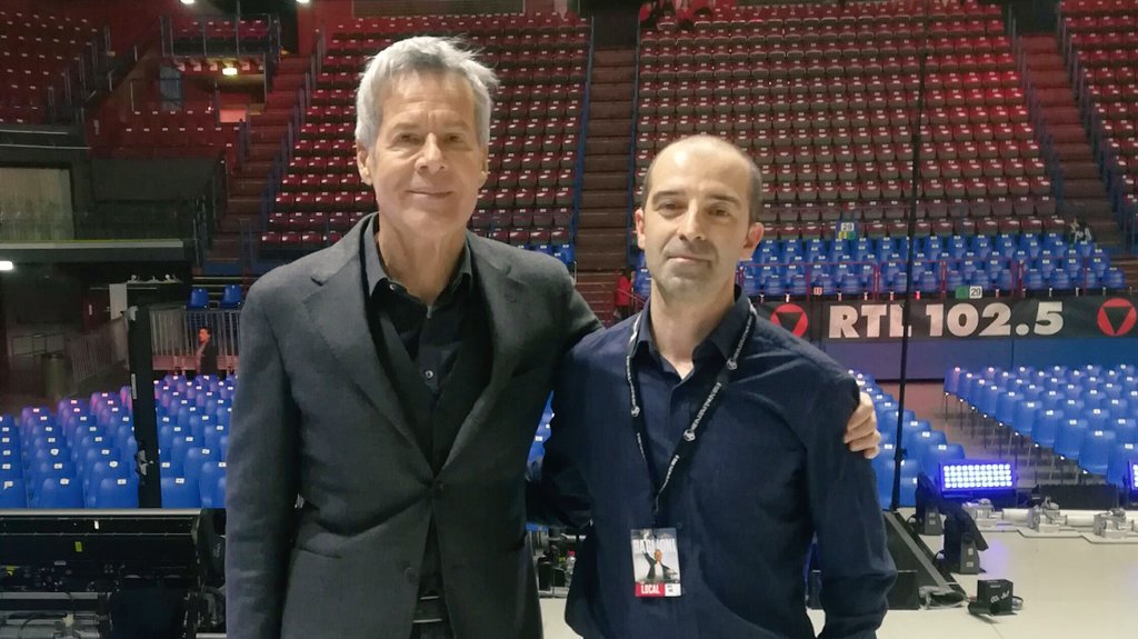 lucagrasso's tweet photo. Grande artista e persona squisita!

#claudiobaglioni #alcentro #alcentrotour #13aprile #forum #Milano https://t.co/ti67ulYsce
