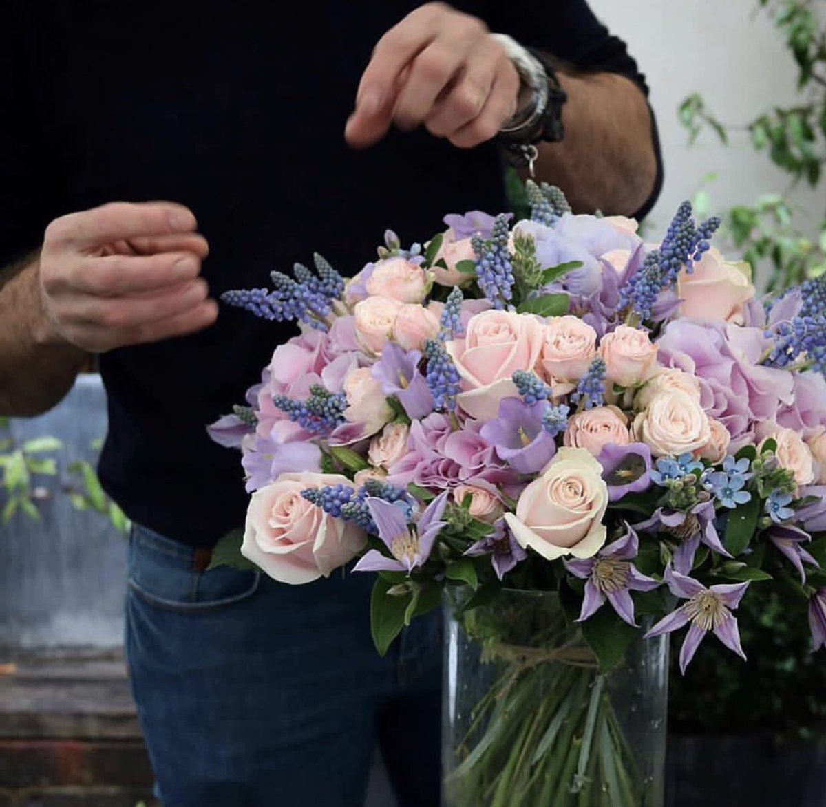 Marginpar's tweet photo. A feast for the eyes, our This makes our #Clematis Amazing® London styled in this beautiful bouquet by @tonymarklew!
#marginpar https://t.co/XaPftmub12