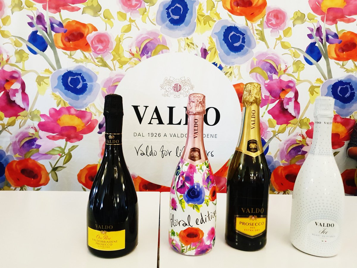 PalluSA's tweet photo. So pretty !Nothing like a Saturday quaffing The Floral Edition of @ValdoSAfrica @InandaClub .#Prosecco #Valdo #FloralEdition #lifestyle https://t.co/WFAss78OD3