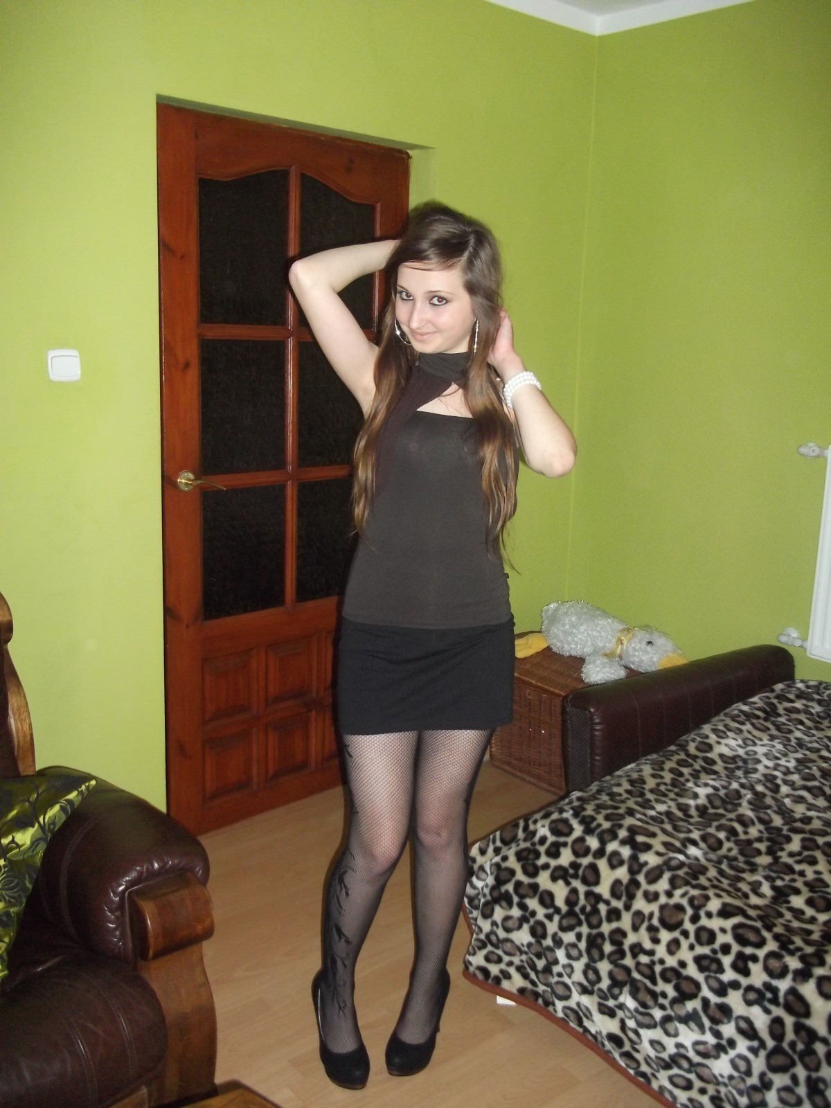 teen candid pantyhose  / X