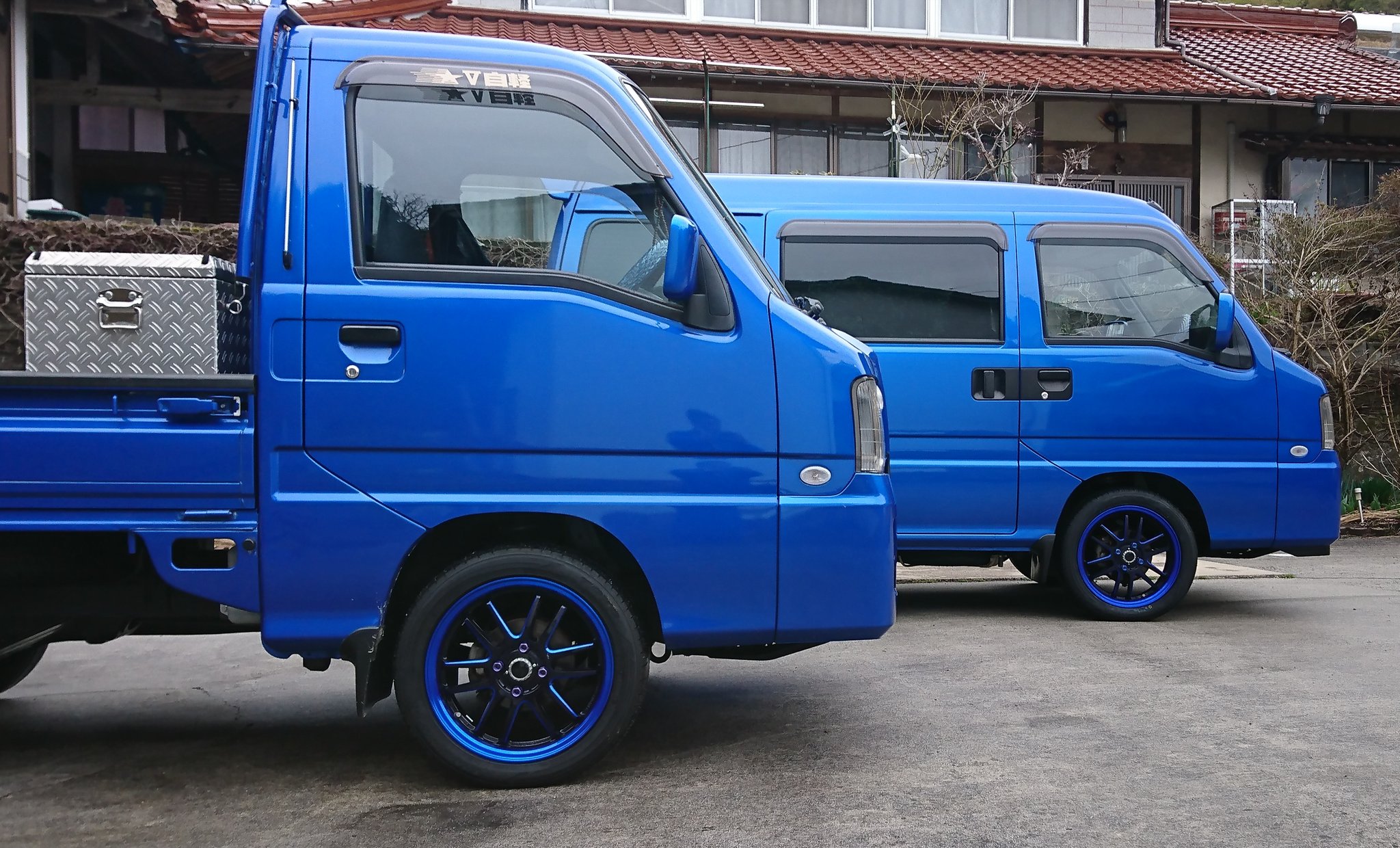 Okazakin Subaru サンバー発売50周年記念特別限定車 サンバートラック サンバーバン サンバーディアス Wrブルーリミテッド 念願だった揃いの履物