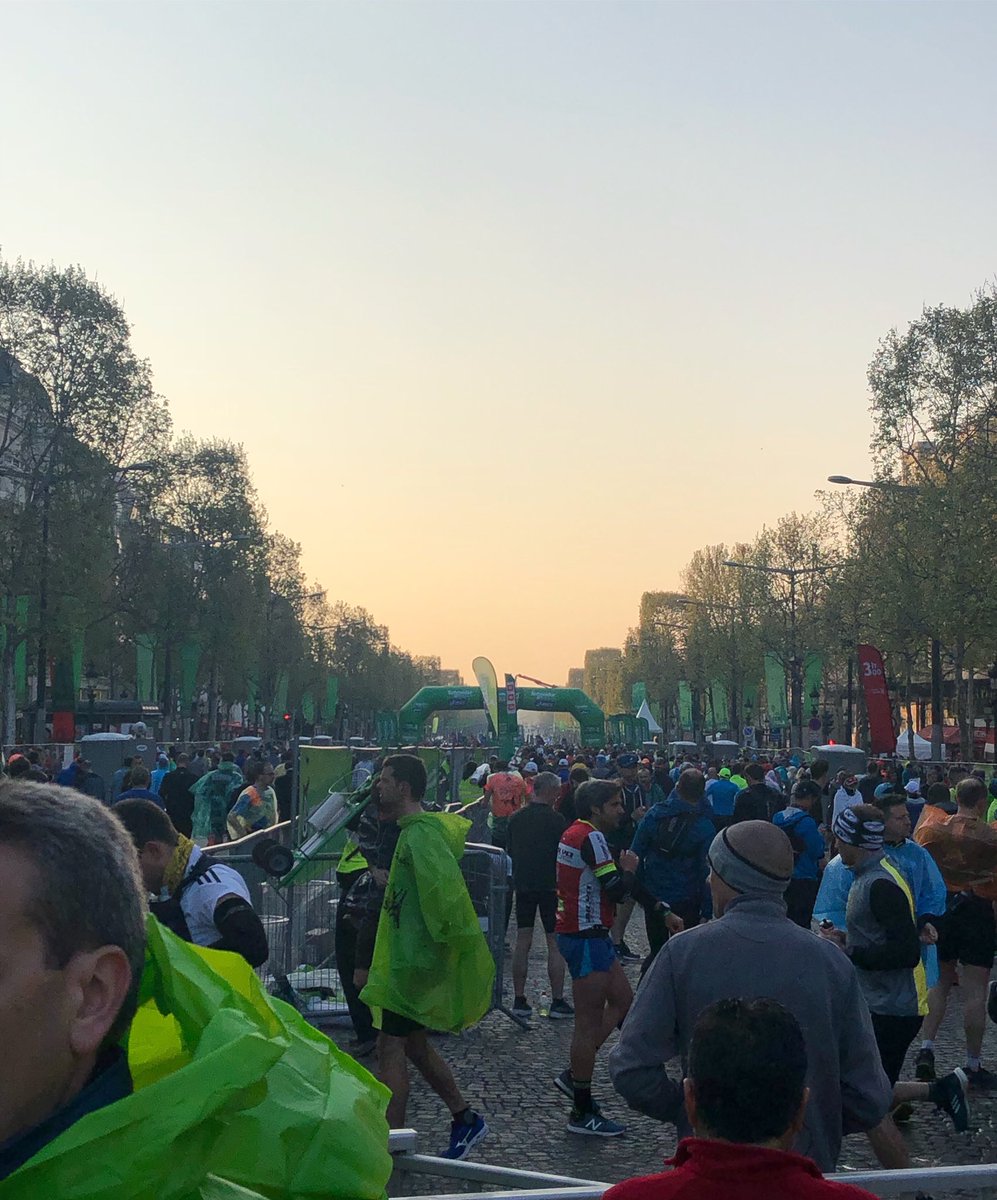 ggomez_chef's tweet photo. Du monde au footing ce matin! #oulalala  #chefelysee #chefconnected #guillaumegomez #chefrunner #hoka #hokateam #laurettefugain #schneiderelectric #marathondeparis #marathondeparis2019 #paris #parisforever #parismonamour https://t.co/7QK8DXAbQk
