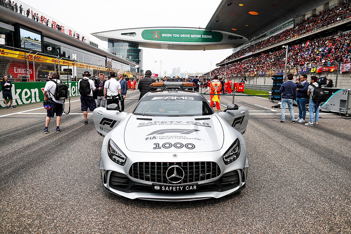 f1rtp's tweet photo. Vettel e Hamilton fizeram o #GP800, #GP900 e agora o #GP1000, Raikkonen fez o #GP700, #GP800, #GP900 e agora #GP1000. Kubica fez o #GP800 e agora no #GP1000
Só a Lotus venceu 2 GPs redondos. O #GP100 ALE61 e #GP300 AFS78.
Ferrari não fez pódio nos últimos #GP700, #GP800 e #GP9 https://t.co/BWPL6iPcpc