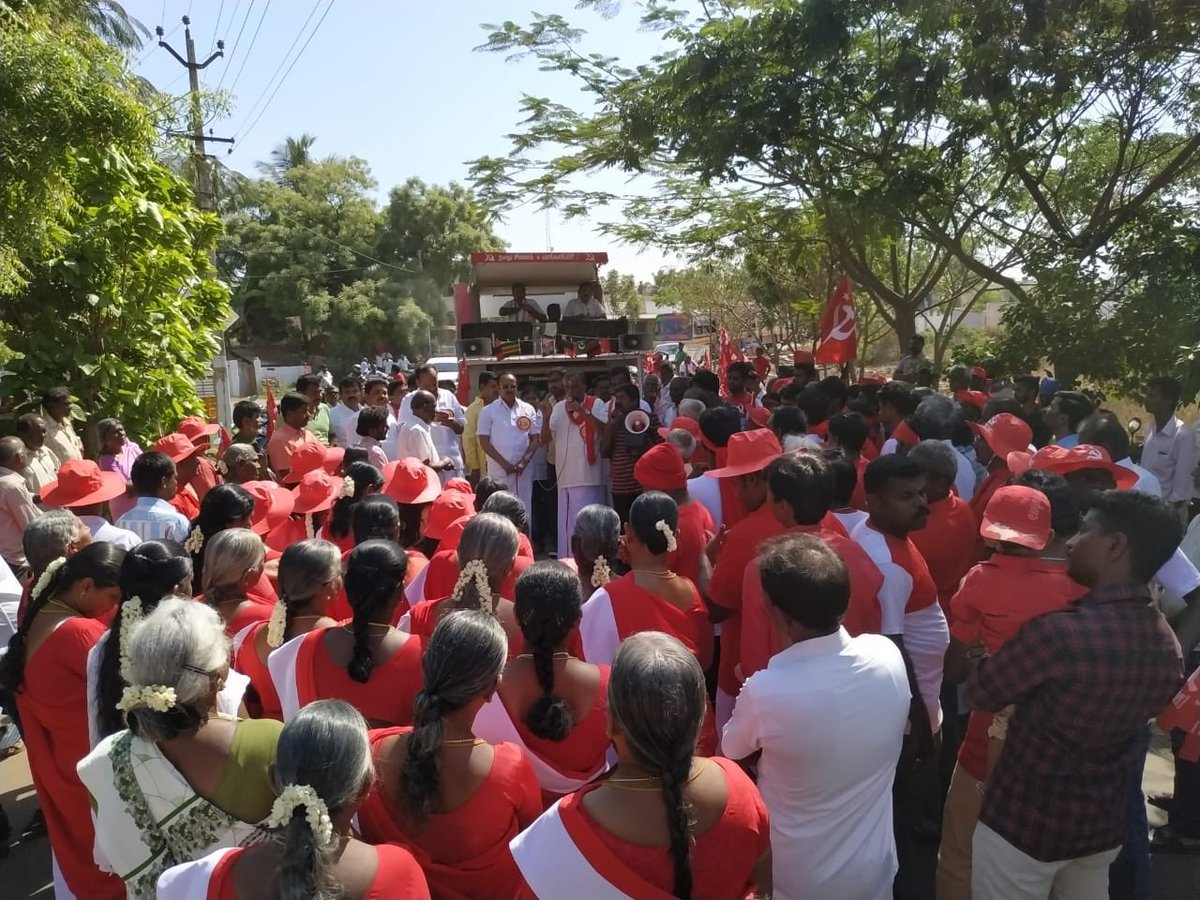 PRNatarajan's tweet photo. செல்லும் வழியெங்கும் உற்சாக வரவேற்பை காணும் நமது வேட்பாளர் P.R. நடராஜனுக்கு அரிவாள் சுத்தியல் நட்சத்திர சின்னத்தில் வாக்களிப்பீர். #VoteforPRN #KovaiforPRN #VoteforCPIM #DMKAlliance #Coimbatore #LokSabhaElections2019 https://t.co/3zMkS0CUOU