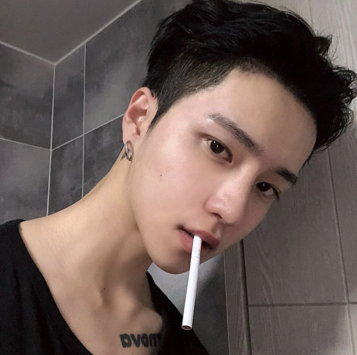 Gain : 🚬 tweet media