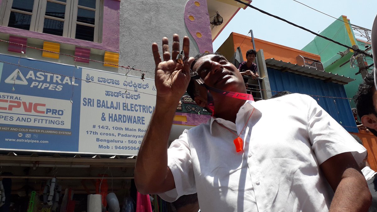 JoinPrakashRaj's tweet photo. Loved & welcomed by his citizens in C V Raman Nagar, time to see a stronger candidate from BANGALORE central in the parliament. Let’s break the jinx get a independent candidate & create history ! #WhistleGeVoteHaaki #prideofkarnataka #prakashraj #bangalorecentral #serialno14 https://t.co/D2eVBL5Vcx