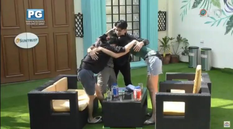 winorLOUse's tweet photo. LAYF proving us that sometimes the best kind of friendships are the unexpected ones. Their friendship is beautiful talaga :( love you four, four layf! 

#aLAYFbangM4llShow https://t.co/16S9YUl6Ir