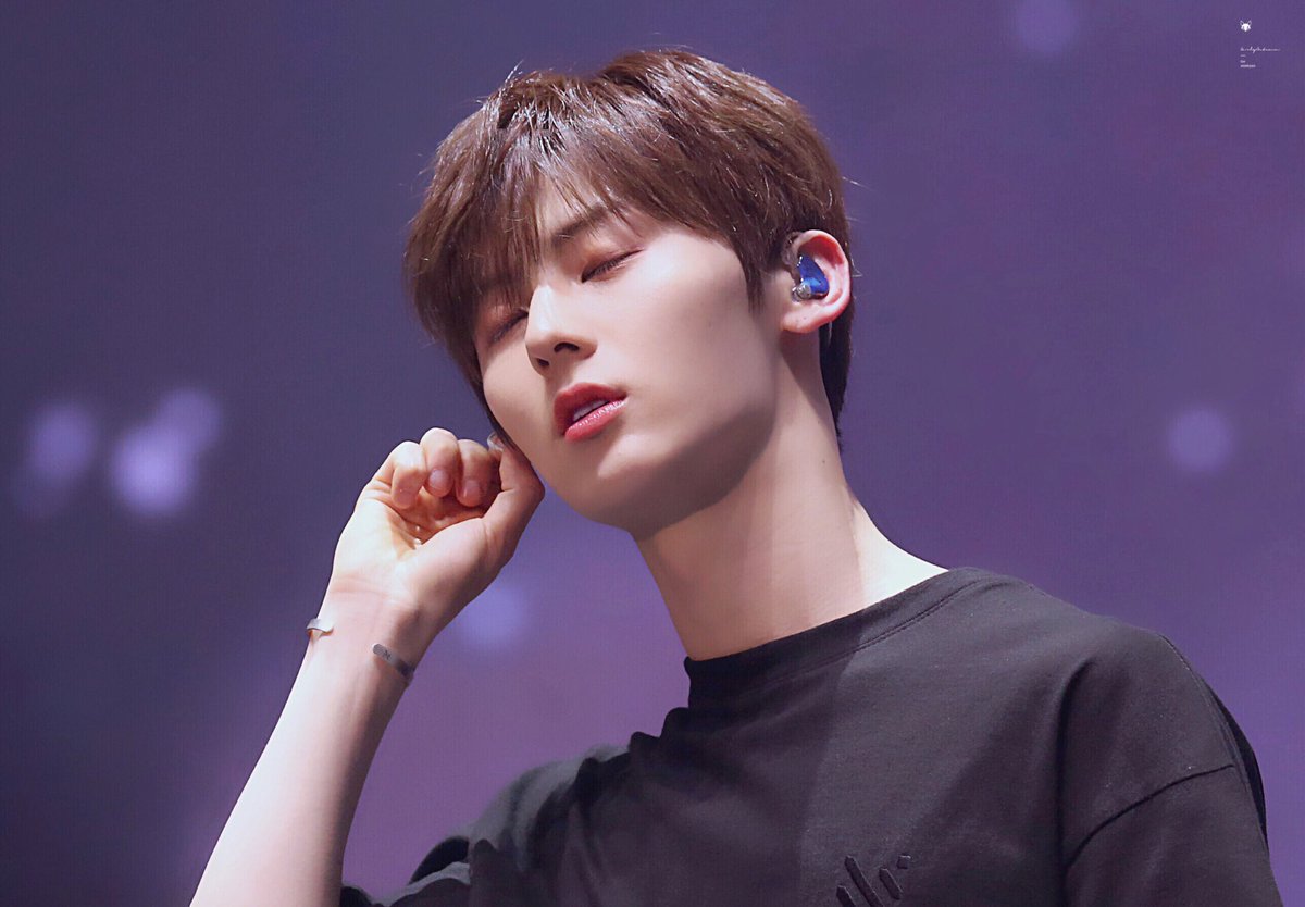 EarlyAutumn89's tweet photo. 190413 Segno #민현 #황민현 #Minhyun
민현이가 행복한일만 가득하길 💖 https://t.co/NmqSgrBuhx