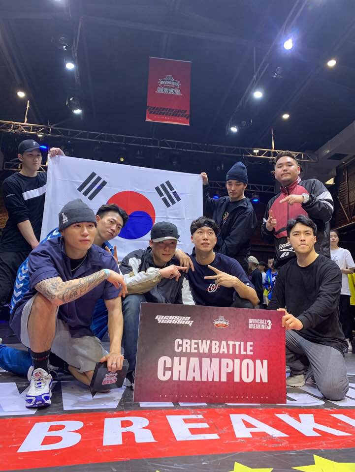 BboyMADMAN's tweet photo. @MonsterEnergyKR I got 1st prize !!!8:8대회를 7명이서 박살내기완료 🙌 #invinciblebreakingjam @MonsterEnergyKR @MonsterEnergy #몬스터에너지 #몬스터에너지코리아 #퓨전엠씨 #FusionMC https://t.co/4WggY6z3qG
