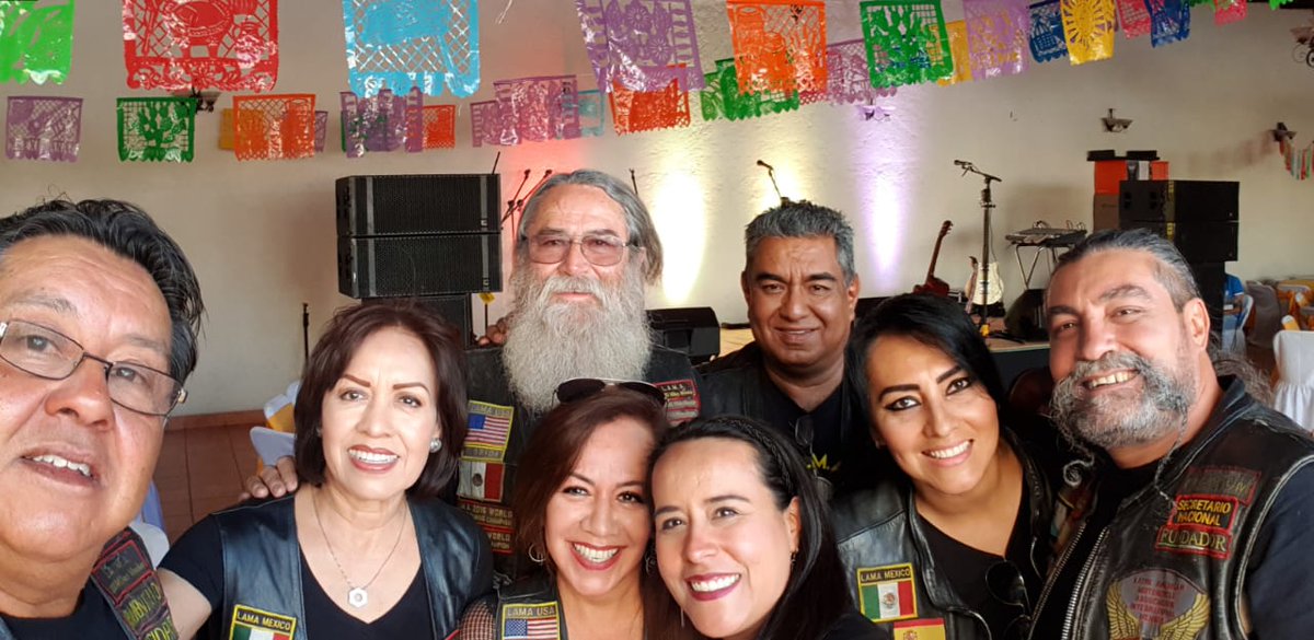 LAMAMxOficial's tweet photo. Así de bien se la pasa la hermandad de L.A.M.A. México en el aniversario de L.A.M.A. Toluca, cientos de motos de distintos estados de la república y uno que otro capítulo extranjero hacen presencia. ¡Felicidades hermanos Choriceros por tan buen festejo!😎🤟
#LAMAMx #LAMAToluca https://t.co/iopz8TEpqS