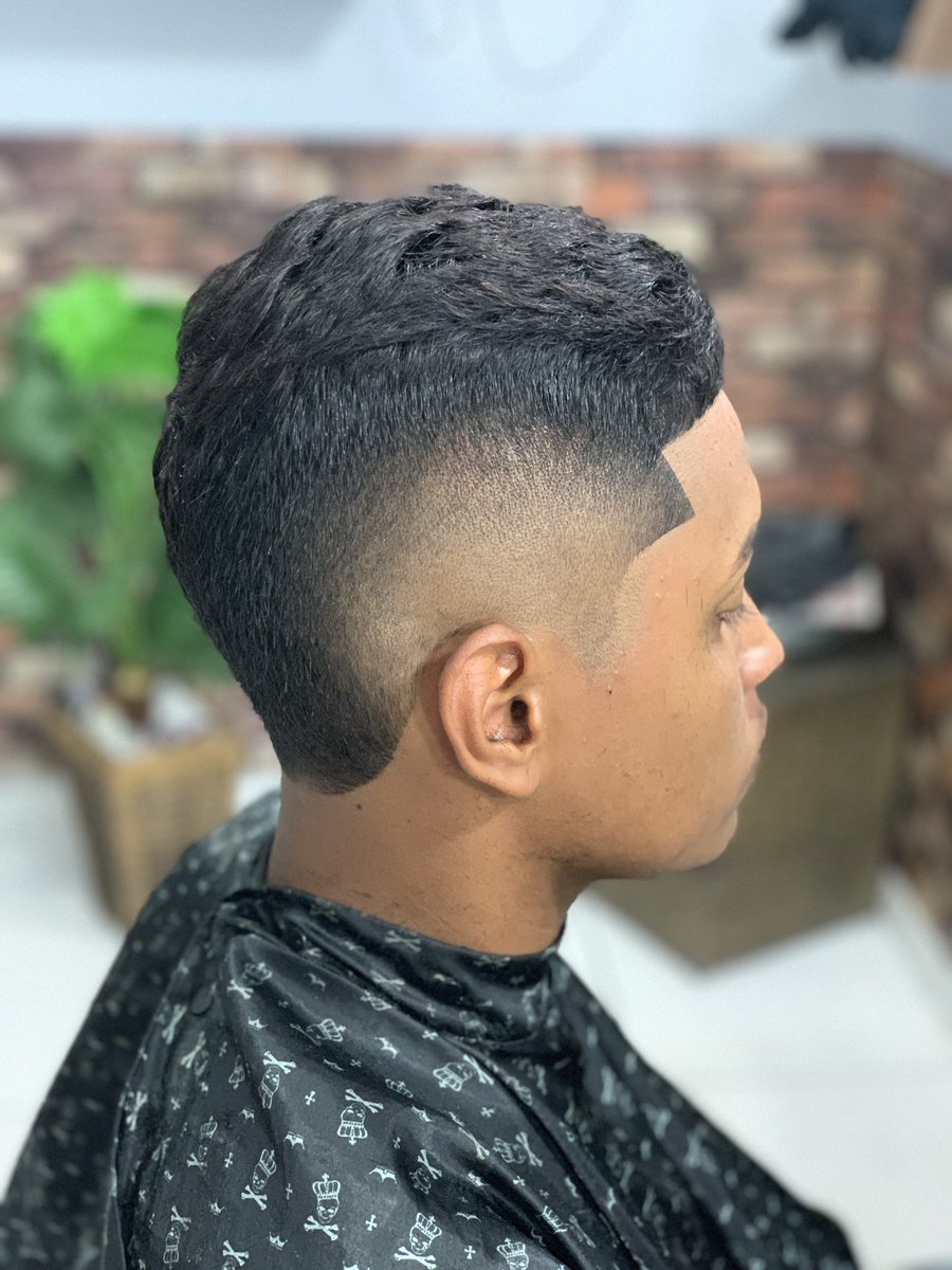 barbearia2Irmao's tweet photo. Toma Régua 🙊📏💈 https://t.co/NLWPdF04yR