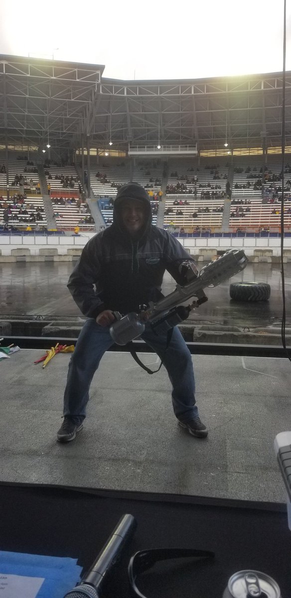 EVGSBen's tweet photo. They gave me a tshirt cannon https://t.co/SO0hE95EPI