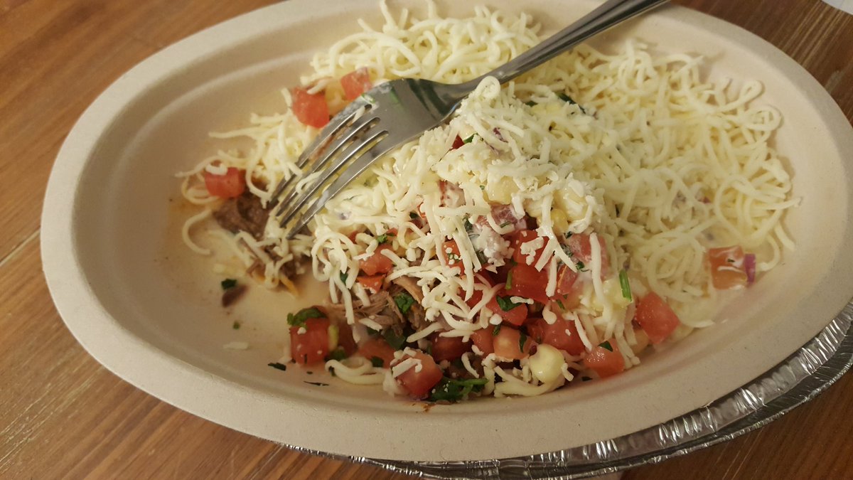 .<a href="/ChipotleTweets/">Chipotle</a> Doesn't look like "XT LETTUCE" to me.  Each of the last three web orders have had SERIOUS errors (missing bowl, wrong meat, and now no lettuce).  What's going on?  #Chipotle #ElkGroveVillage