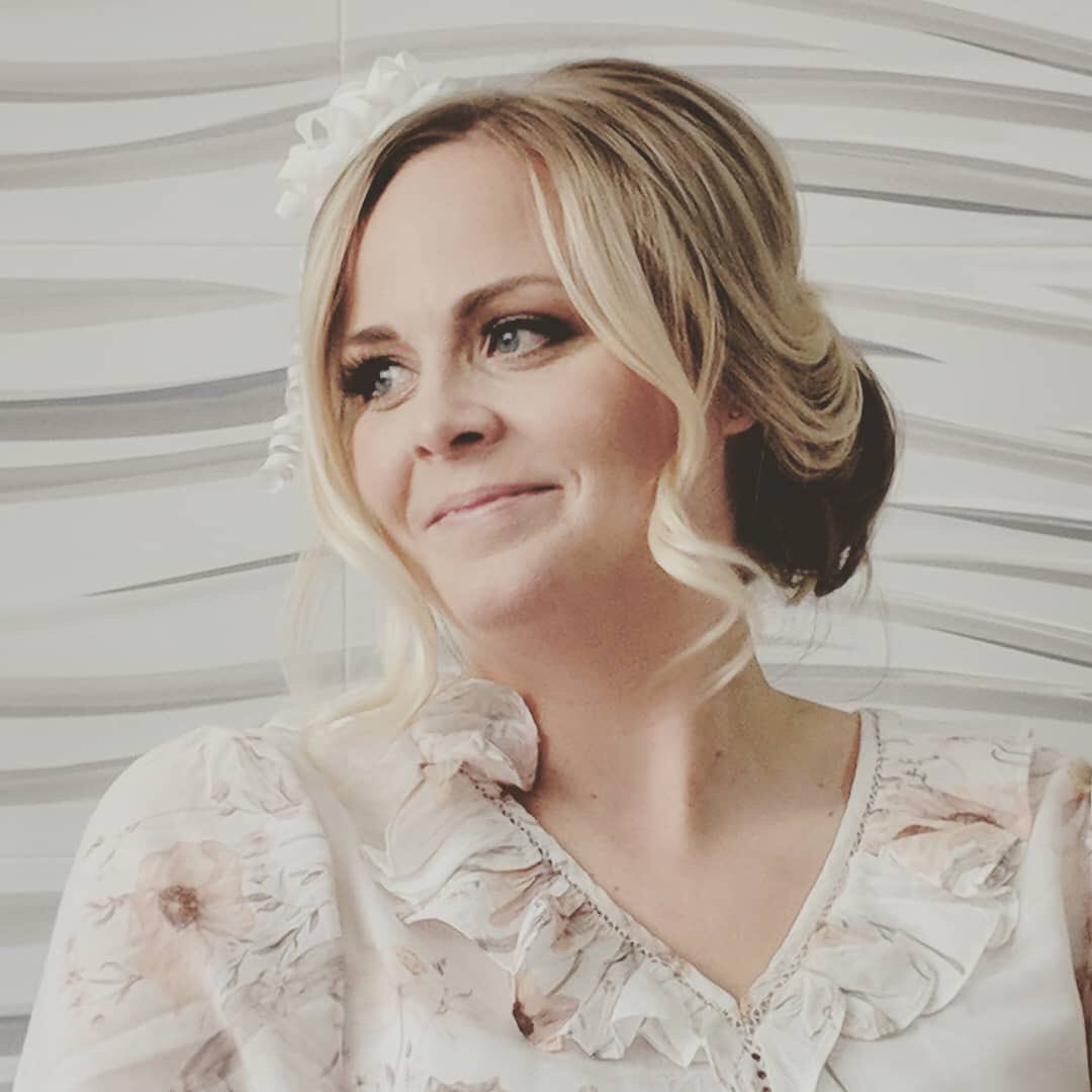 danirohs's tweet photo. My friend @CMcKenzeee is STUNNING! Today was her bridal shower and she looked like a super model. So happy to call her my friend!! Hereโs to many more years of beers and cheers!! ๐๐๐ #cholt https://t.co/AZcHYwDeV0