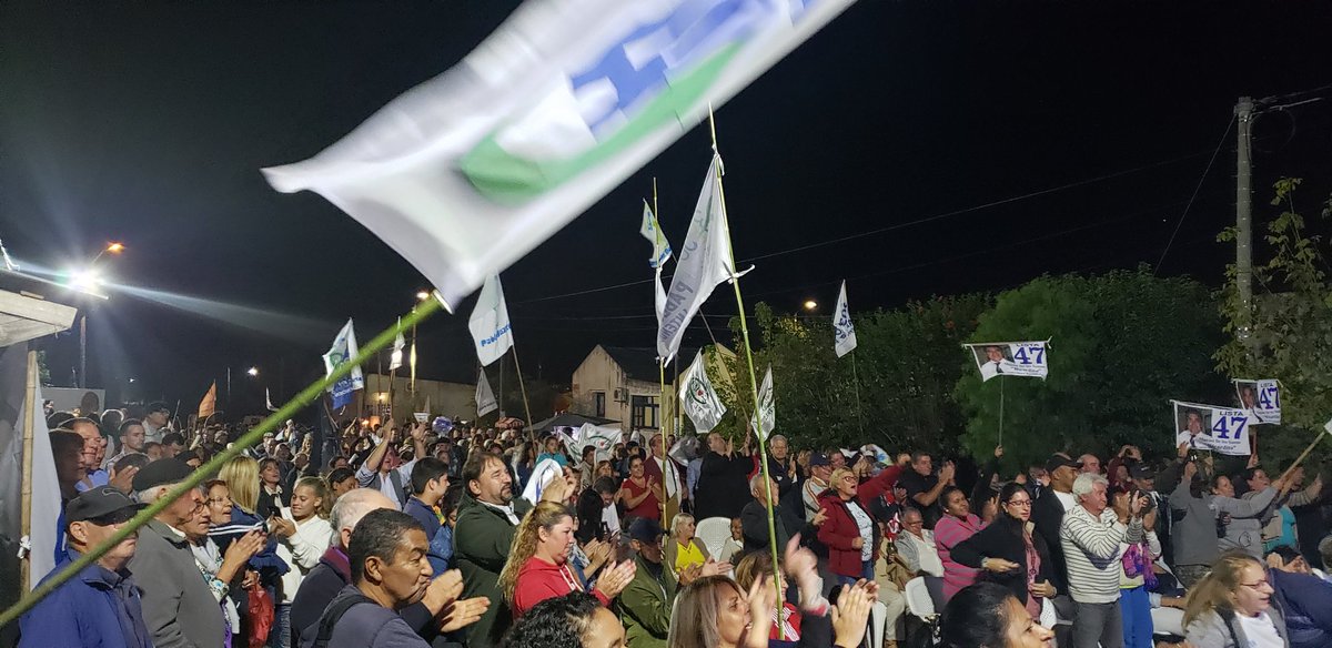 155Favio's tweet photo. Hermoso acto de Pablo Duarte , acto realizado en barrio Arpi .  Felicitaciones cada vez mas y mas vecinos se suman a su propuesta JUNTO a Antia a la Presidencia  .   A   LA MANERA DE CERRO LARGO @cmorel93 @sergiobotana @Antia_Enrique @MejorPaisUy https://t.co/EZkSkvgs47