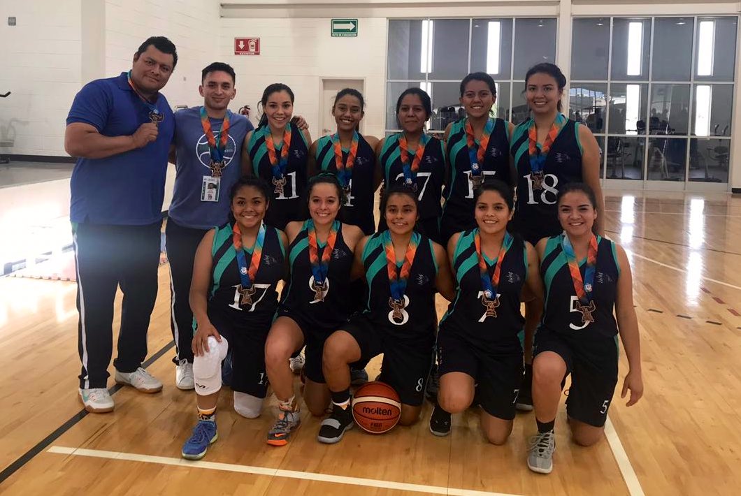 utezoficial's tweet photo. El selectivo de baloncesto femenil #HalconesUTEZ se queda con la presea del tercer lugar 🥉 tras derrotar a su similar de la universidad tecnológica de León por marcador de 66 - 59 ¡ Felicidades ! https://t.co/IzQSnYDgEV