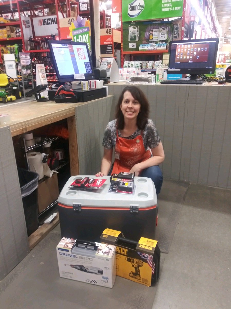 gwenthayer1's tweet photo. Great job too Kris at Service desk 541.00 not on her watch.@ArelonT @zoebeth34 @derekpnorton @sutton3409 https://t.co/Y8uDhvWK1n