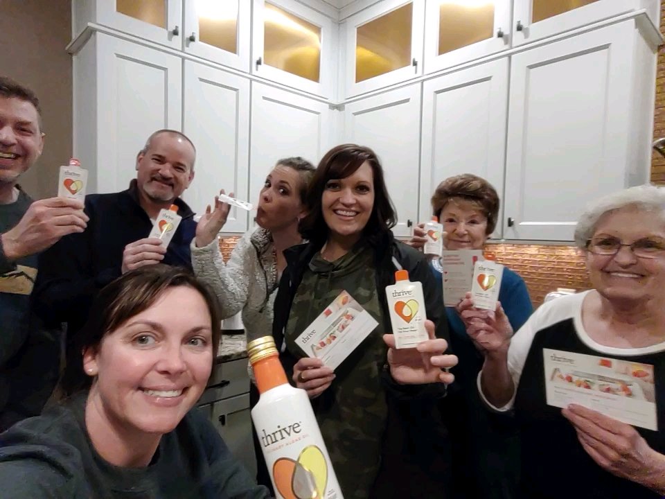 _sara_hannah's tweet photo. We had a great night at our #Tryazon #TryThrive party tonight! We had some super yummy food, and all of it was made with Thrive Algae cooking oil! Thanks for the opportunity and excuse to try some new great tasting oil while hanging with friends @Tryazon @thrivealgae !!! https://t.co/kTmSQi6aBv