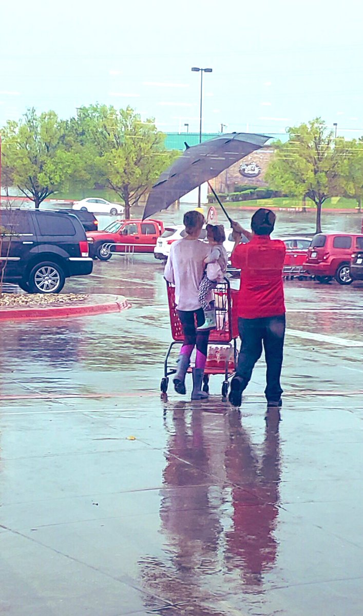 garmtgt's tweet photo. Absolutely love watching our teams be true innovators of the future retail experience! Inspire, delight, and bringing Joy in the #TargetRun #TargetDallas #CedarHillTarget #D306Joy #D306Experience #RetailInnovators #TargetWeekends https://t.co/zqEqHlHzCU