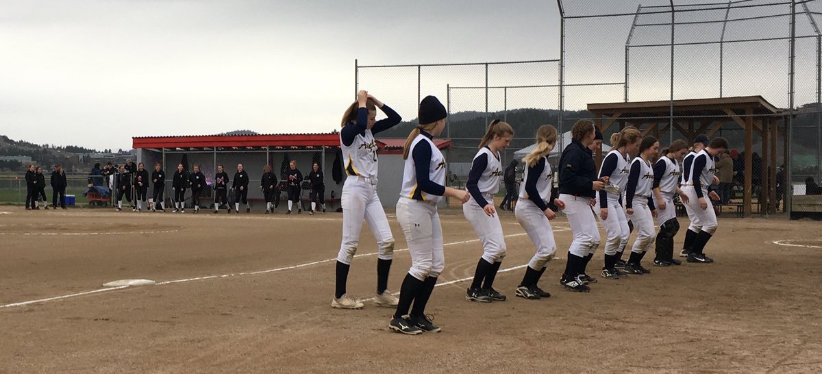 maxmark3G's tweet photo. ⁦@fastballSTA⁩ U16 Angels, dance off prior to game 4 @Kelowna Ice Breaker! https://t.co/EWZLChVPz8