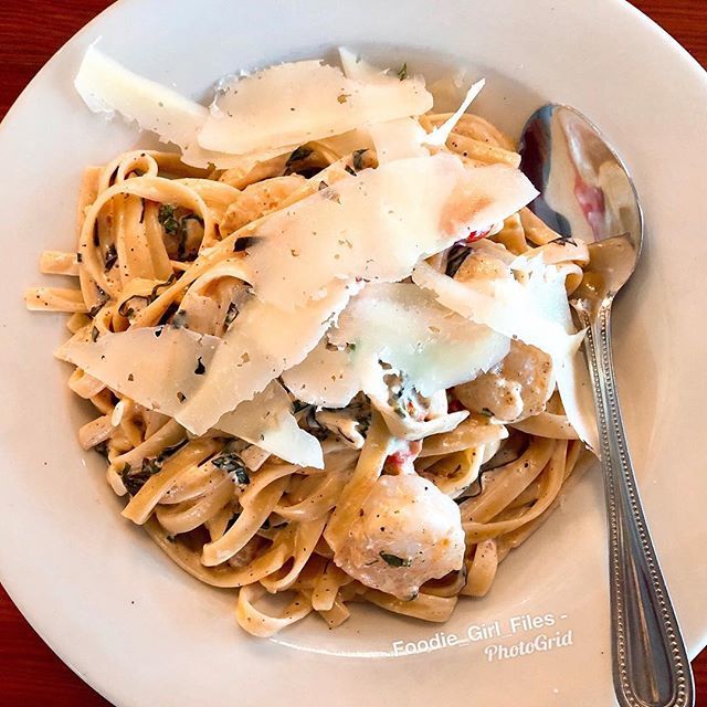 FoodieGFiles's tweet photo. Chef Allison does it again! Amazing!
•
Shrimp &amp; bacon fettuccine with rainbow chard, grape tomatoes, and manchego cheese.
•
#highhatcafe #chefallisonrocks #neworleans #nola #dailyspecial #neighborhoodrestaurant #eatlocal #foodielove #shrimppasta #mac… https://t.co/ahuga8dMsT https://t.co/4zt6f6Otnp