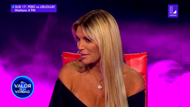 Latina_pe's tweet photo. #EVDLV de Jessica Newton, pregunta 4: ¿Le pegaban las orejas con pegamento a Marina Mora?

Mira el programa aquí: https://t.co/lCLRnkL94C https://t.co/AYf2iEp6I5