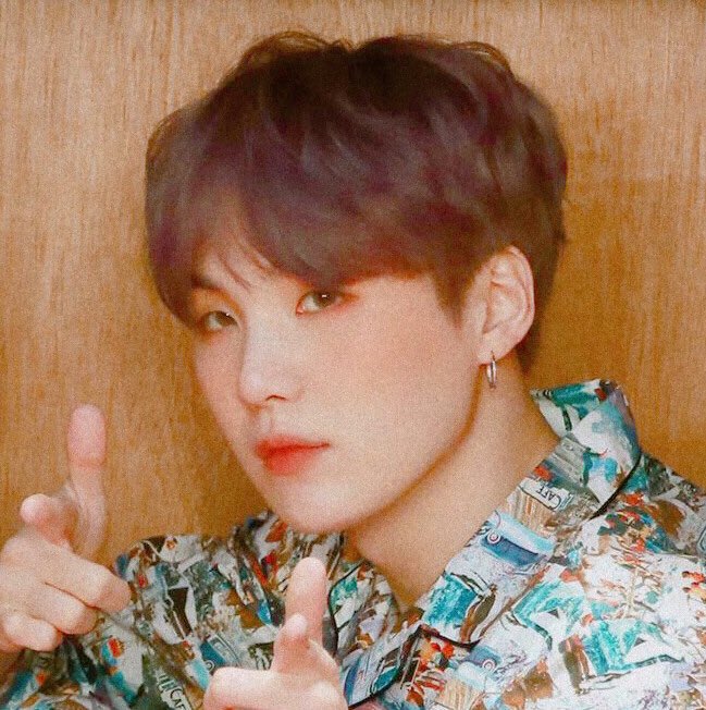 always_withHOPE's tweet photo. 🐱슈가 인장&amp;배경화면 보정

🐱#KOO_edit

🐱저장시 RT 해주세요🙏🏻

#방탄소년단 #슈가 #SUGA #방탄보정 #윤기보정 #방탄배경화면 #MAP_OF_THE_SOUL_PERSONA https://t.co/ZeWiumoDDL