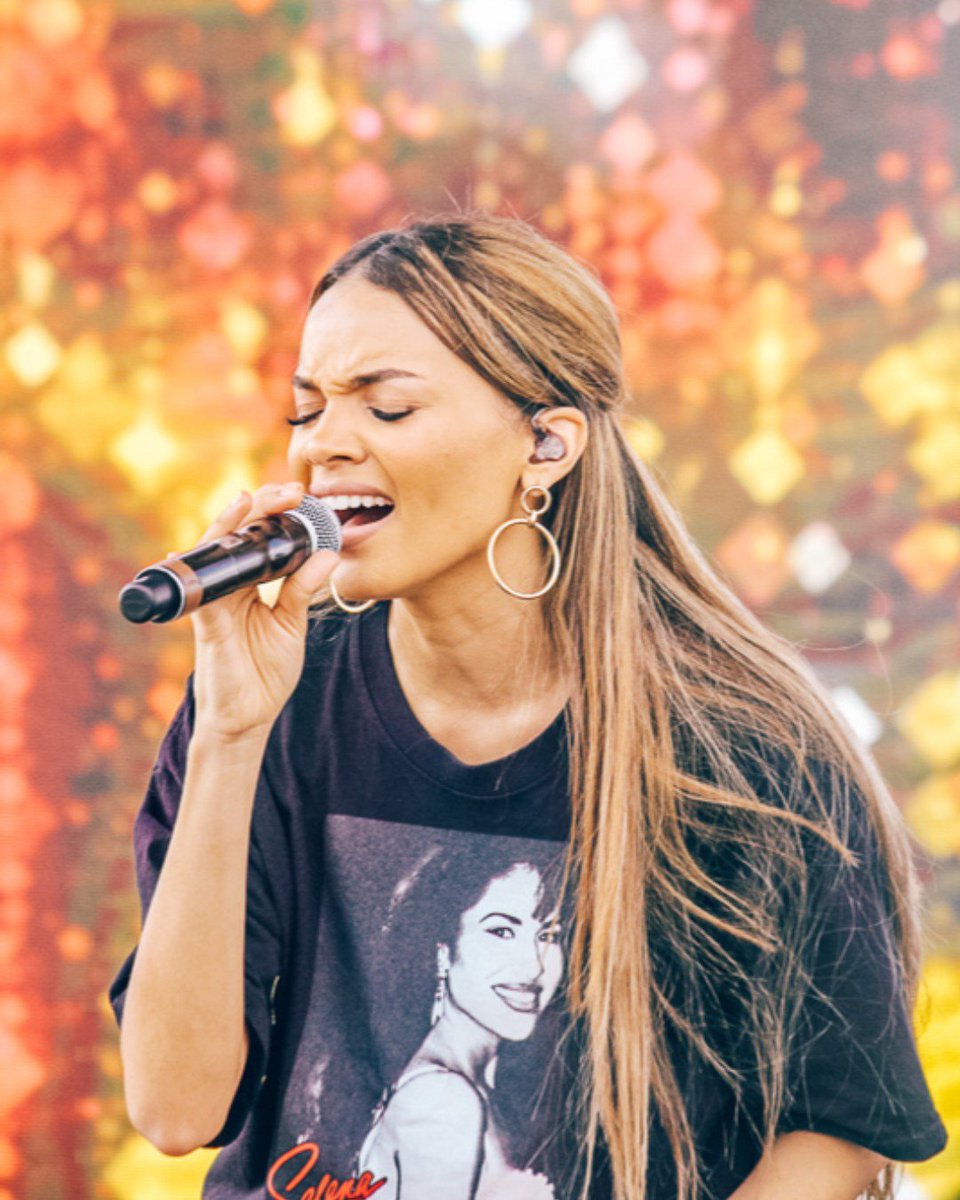 ITS ALMOST TIME! 🎉
<a href="/lesliegrace/">Leslie Grace</a> will be taking the stage with Special Guests Luis Coronel, Play-N-Skilz, Noriel and Farina tonight at 10:30! 
MUY excited!!! #FDLF