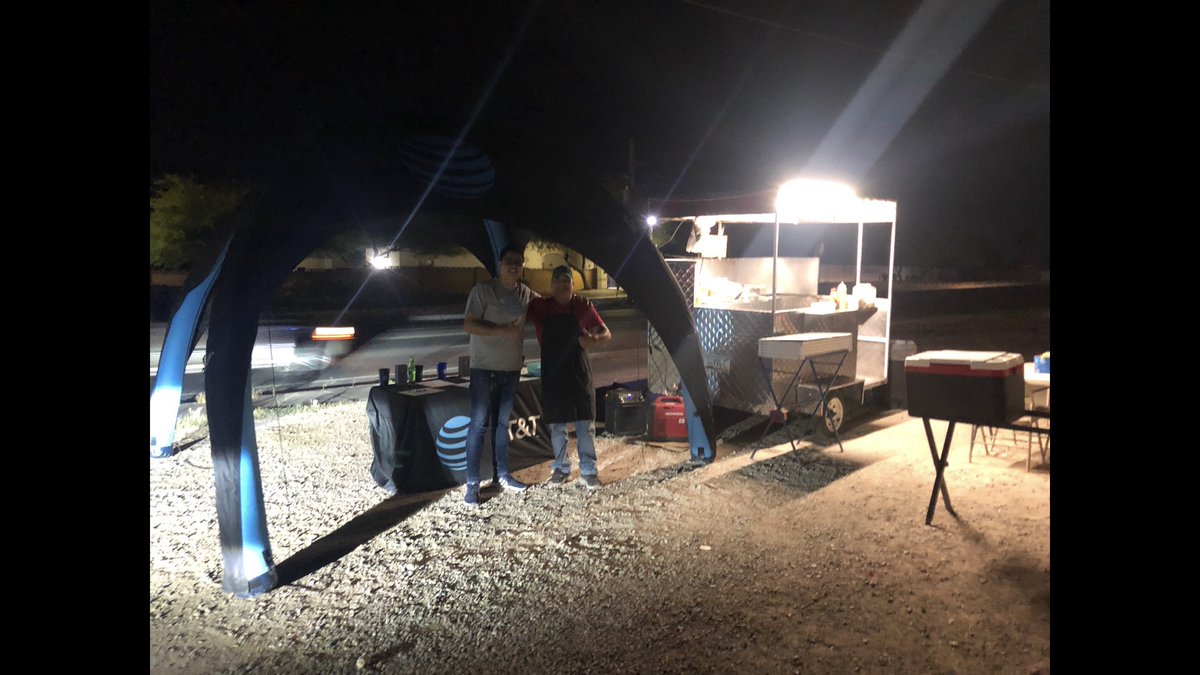 event_marcosR's tweet photo. Hot Dogs 🌭 Aqui con el Pariente! Come get your tasty hot dogs and your deals on wheels 🌐 with TV and internet, all the way till 10pm on park and Irvington 👌 https://t.co/YNNDnMfp3d
