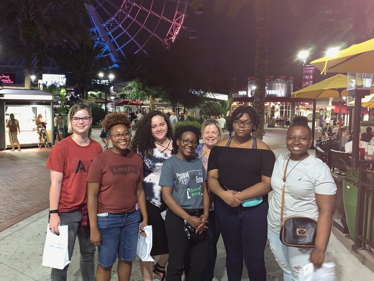 FHP_Culinary's tweet photo. Orlando fun! My favorite trip of the year!
#flfccla
@PetersonFCCLA
@FrankHPeterson1
Thanks @DuvalSchoolsCTE
#culinaryarts
#sportsnutrition
#nationalprogramsinaction https://t.co/ruSzPBS06W