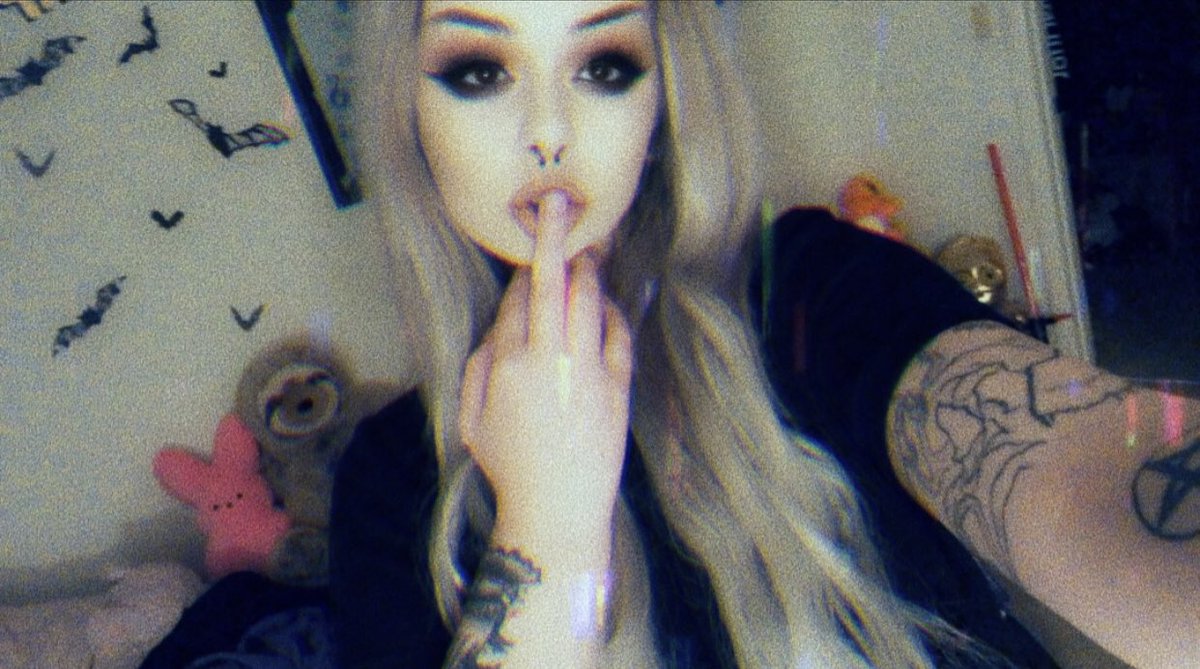 _contemptressx's tweet image. i’m the kind of human wreckage that you love